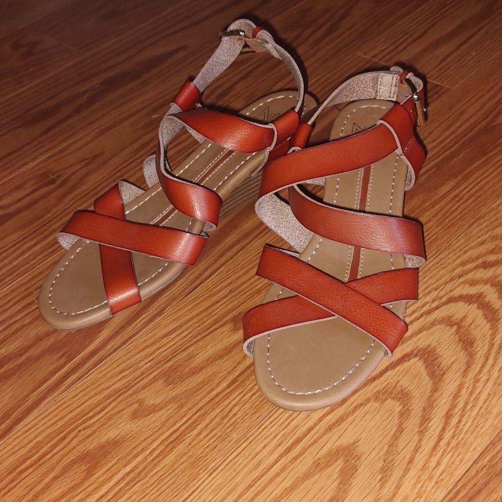 New Directions brown strappy wedge heeled sandals  Sz 6.5 NWOT